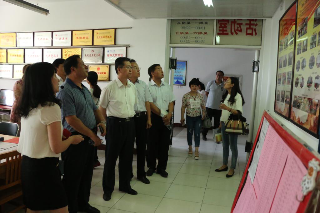 辅导员杨亚珺汇报百家乐网址服务型党组织建设工作